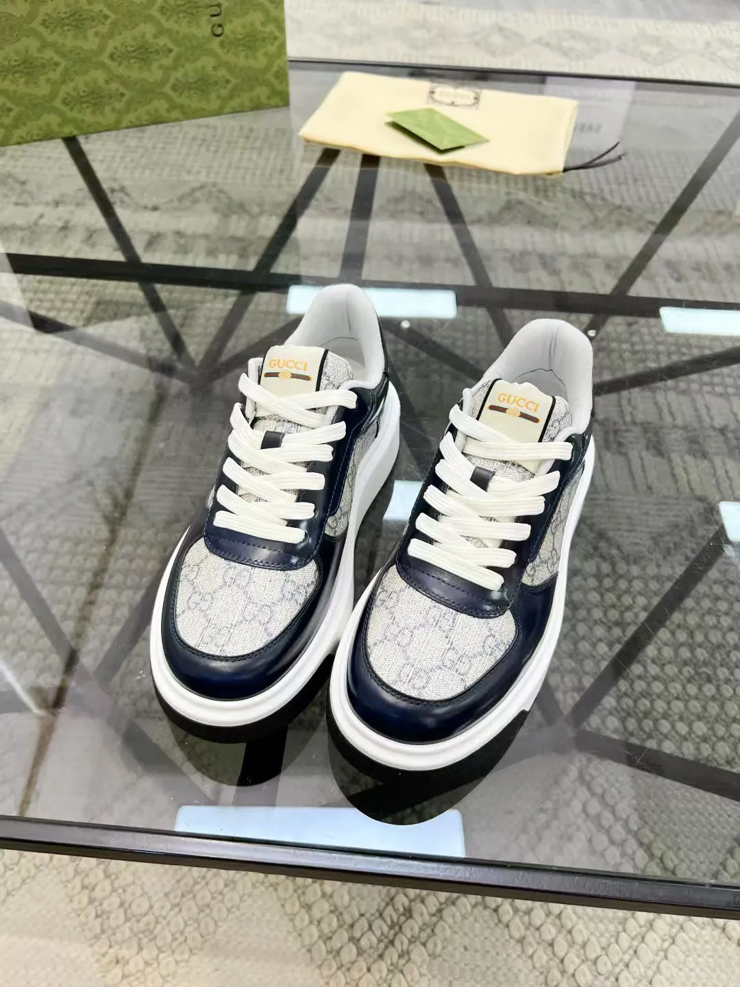 Factory price: 480💰New men's shoes GUCCI [Lightning] latest shoes shipped. Original quality, fashionable, made of special materials, sheepskin lining, brand new packaging. The foot feels super comfortable and the workmanship is impeccable. Size: 38-44, customized 45